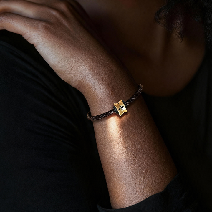 สร้อยข้อมือหนังวินเทจ Akashagarbha Infinite Strength