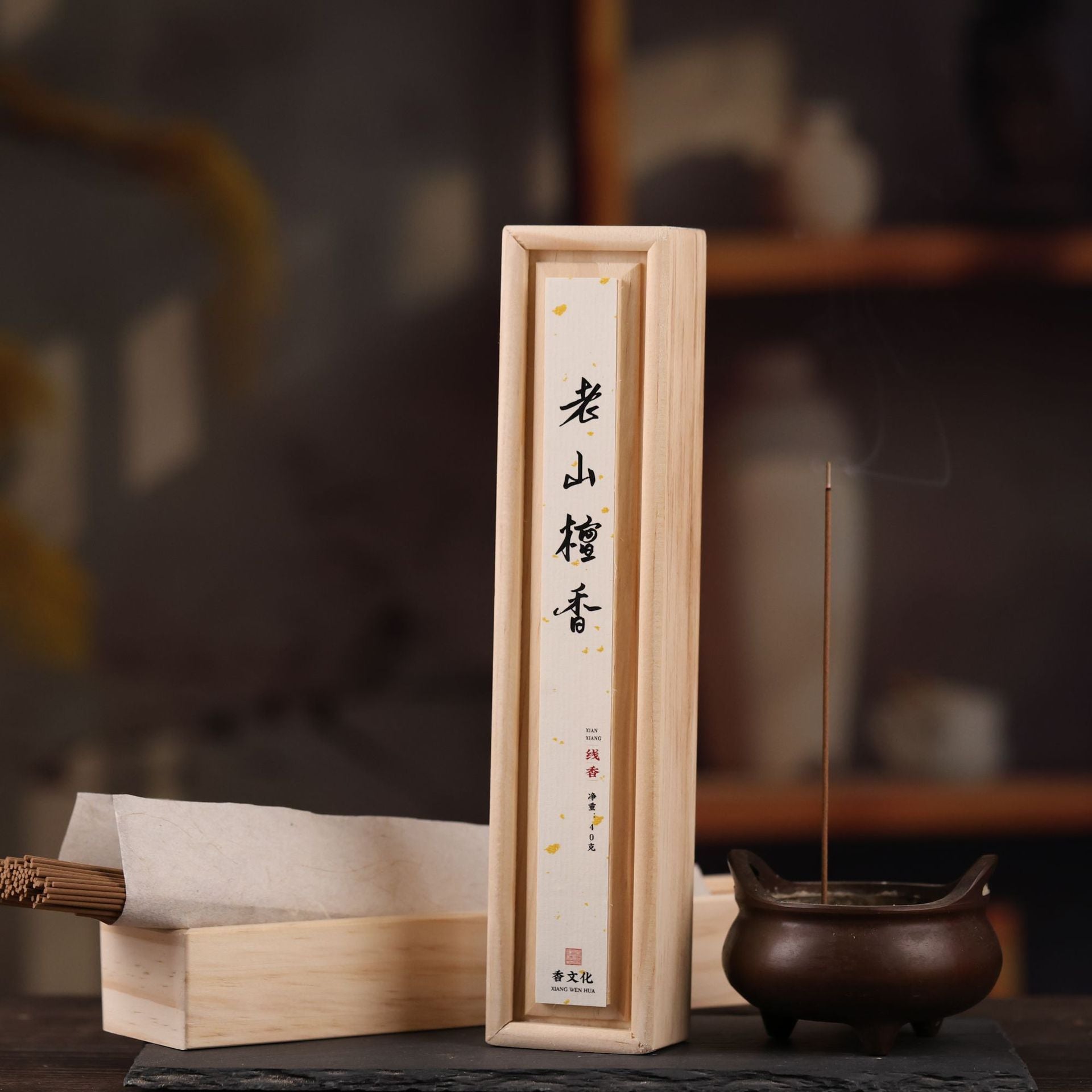 ธูปหอมไม้จันทน์และเครื่องบูชา -- วัดเกาหลง