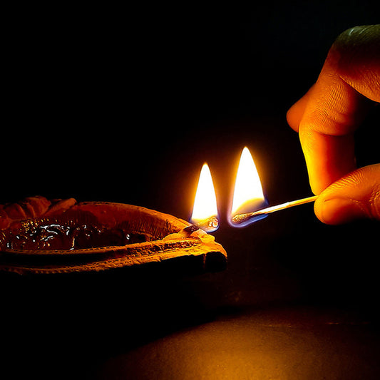 โคมไฟดอกบัวและเครื่องบูชา